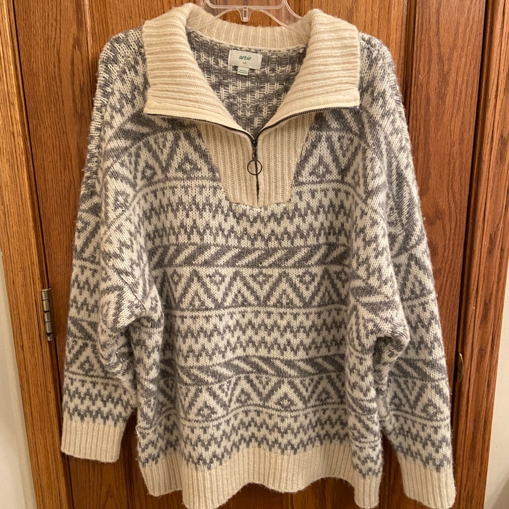 AERIE QUARTER ZIP, SIZE LARGE